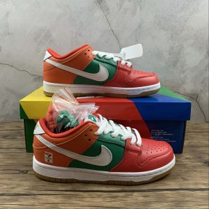 Nike SB Dunk Low "7 Eleven"
