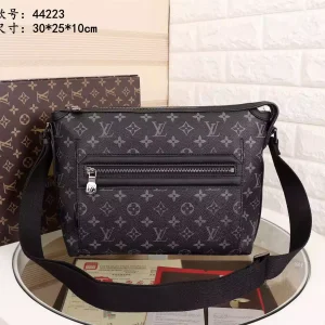 Bandolera Louis Vuitton negra