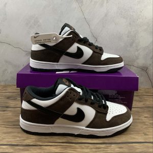 Nike SB Dunk Low "White Black Trail End Brown"