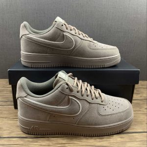 Nike Air Force 1'7 LV8 Suede