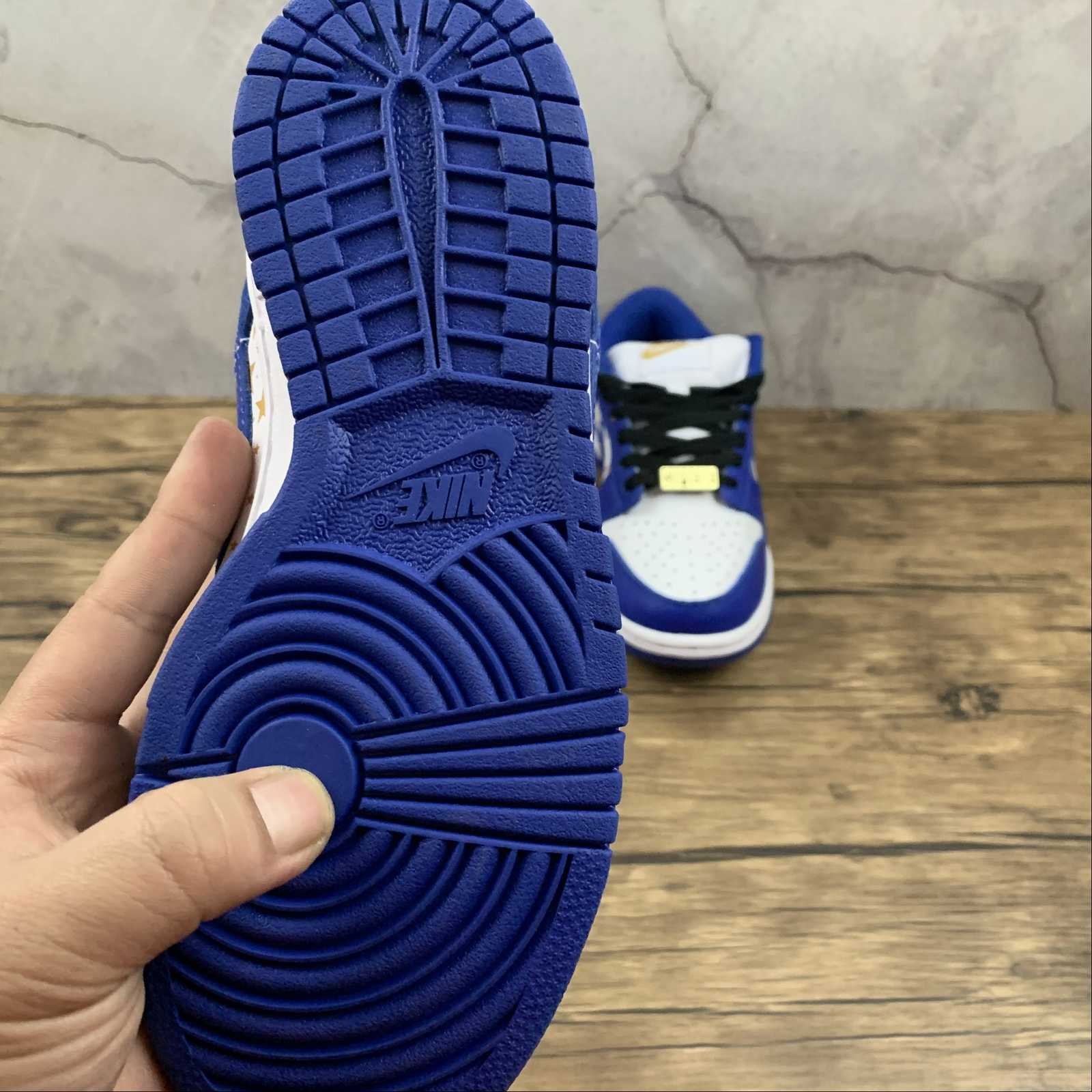 Nike SB Dunk Low Supreme Stars Hyper Royal (2021) - Imagen 3