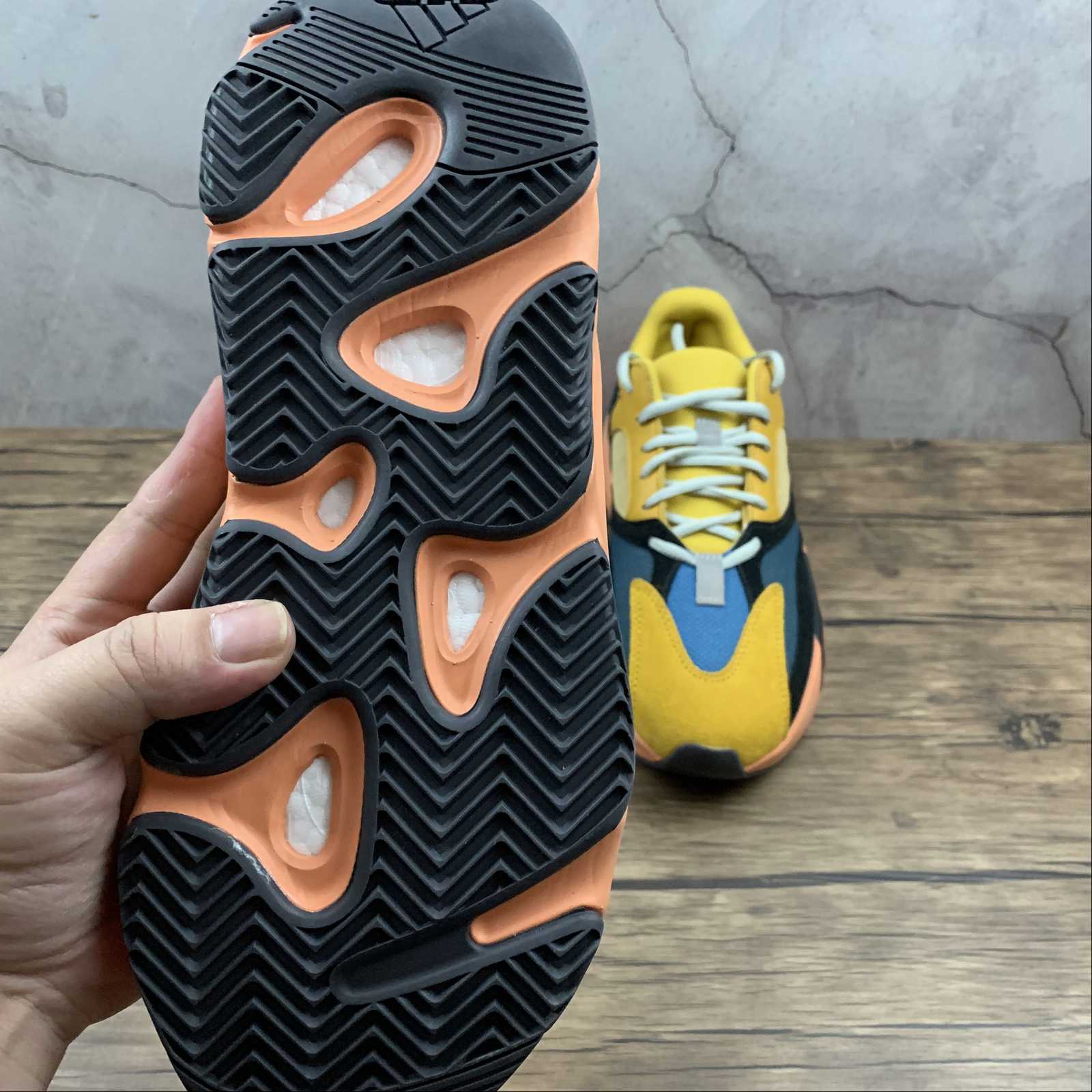 Adidas Yeezy Boost 700 "Sun" - Imagen 3