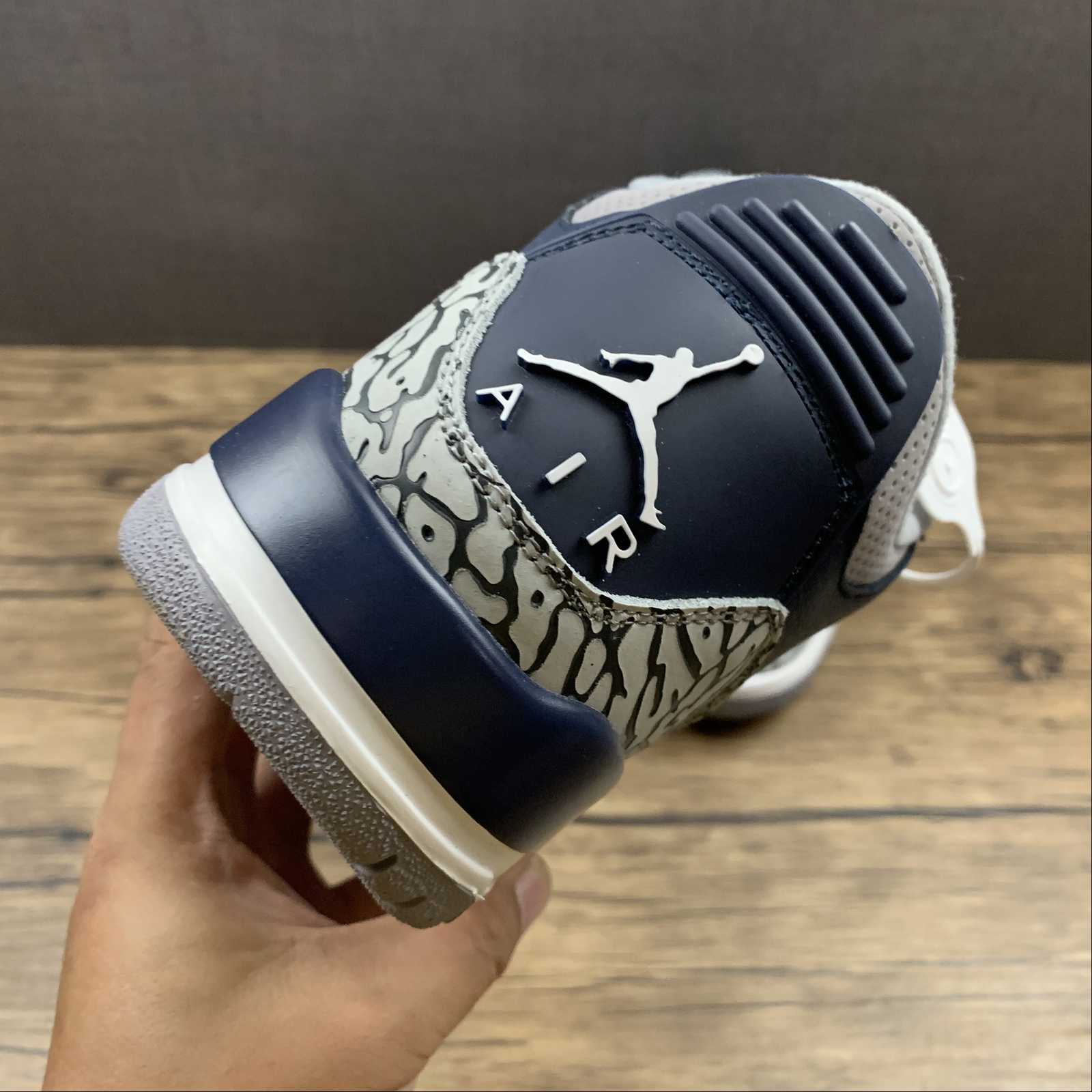Nike Air Jordan 3 Retro Georgetown (2021) - Imagen 4
