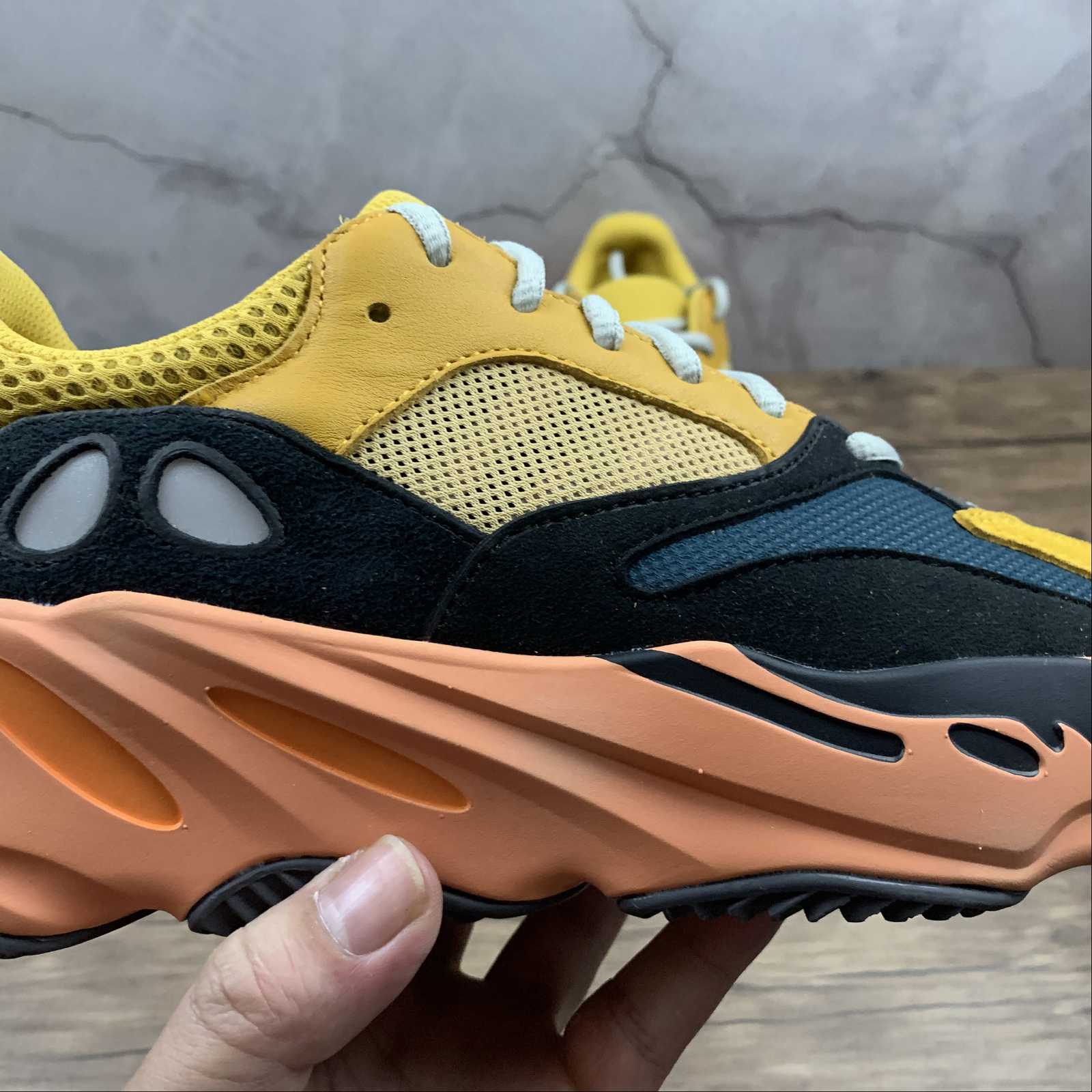 Adidas Yeezy Boost 700 "Sun" - Imagen 4