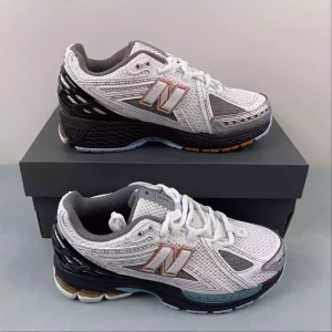 NEW BALANCE 1906 Blanco/Gris talla 42 (ENVÍO 72 HORAS)