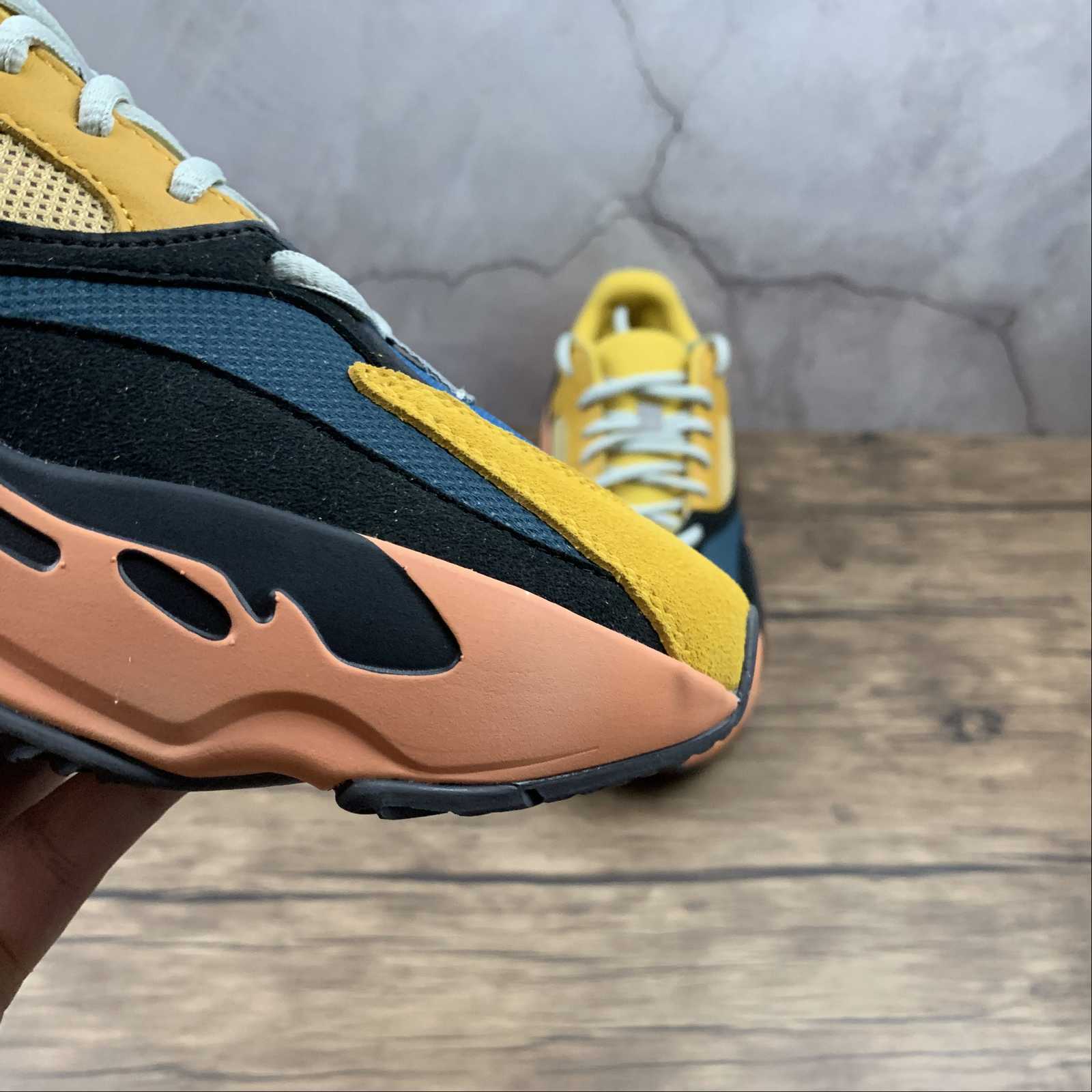 Adidas Yeezy Boost 700 "Sun" - Imagen 2