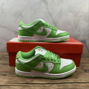 Nike SB Dunk Low Supreme Stars Mean Green (2021)