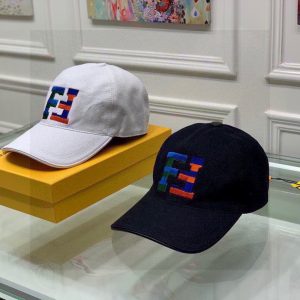 Gorra Fendi con logo multicolor
