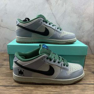 Nike SB Dunk Low Maple Leaf Central Park