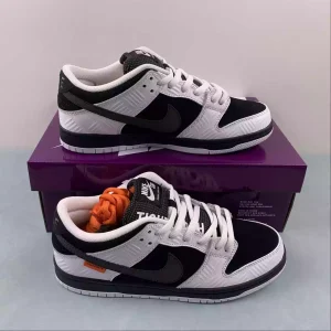 Nike SB Dunk Low TIGHTBOOTH