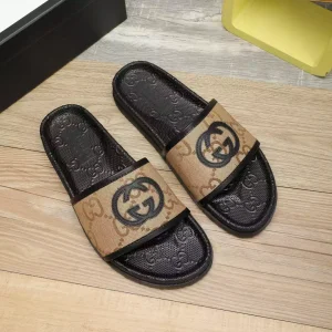 Sandalias Gucci GG beige