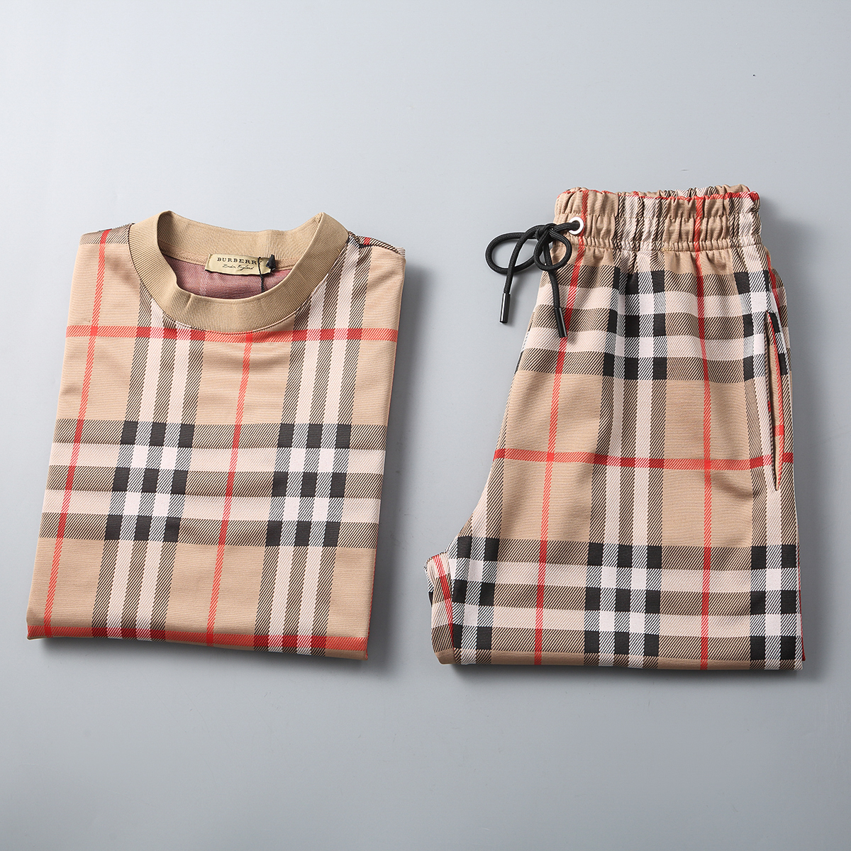 Conjunto corto beige Burberry "Check"