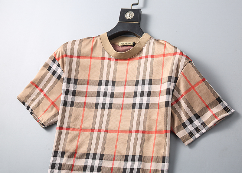 Conjunto corto beige Burberry "Check" - Imagen 2