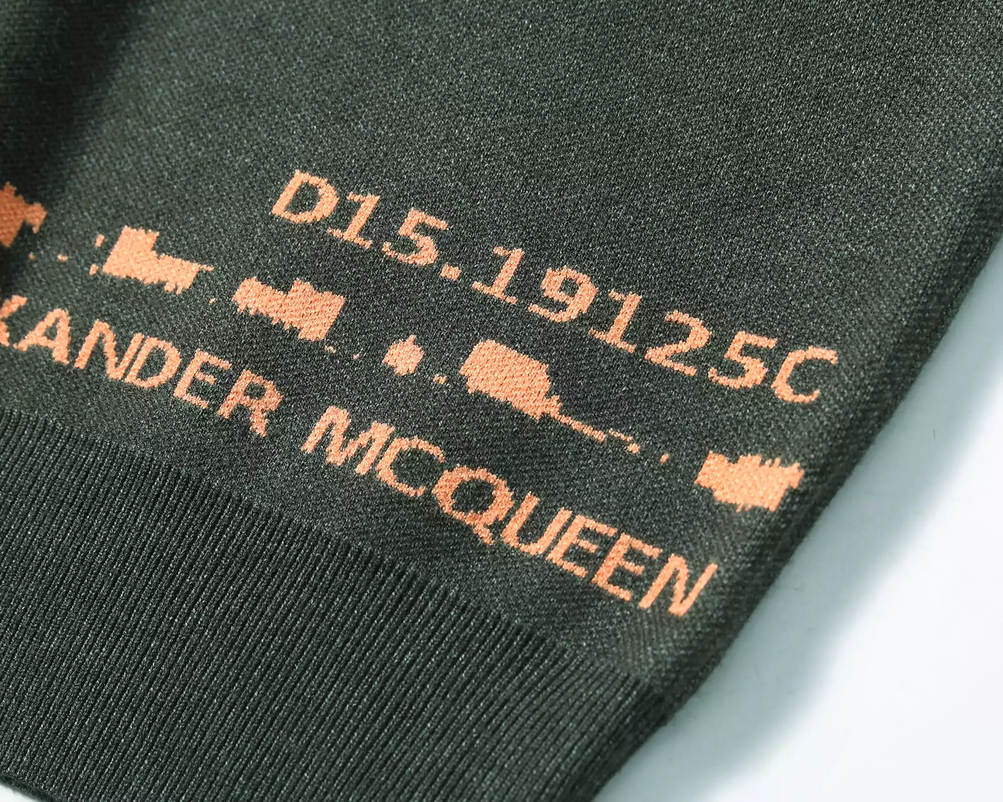 Suéter Alexander McQueen "Intarsia" gris oscuro - Imagen 4