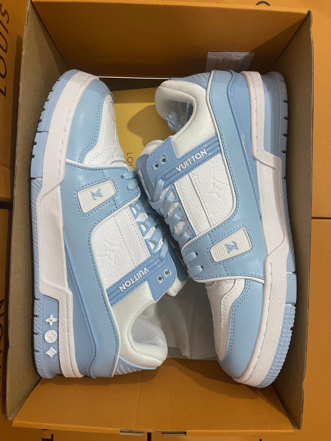Zapatillas Louis Vuitton "White Sky Blue" - Imagen 3