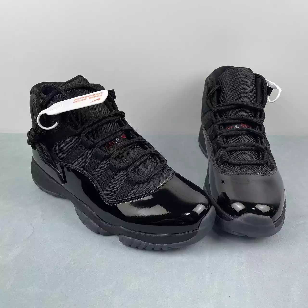 Nike Air Jordan 11 Retro negras - Imagen 2