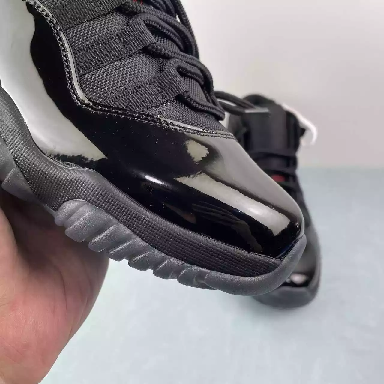Nike Air Jordan 11 Retro negras - Imagen 4