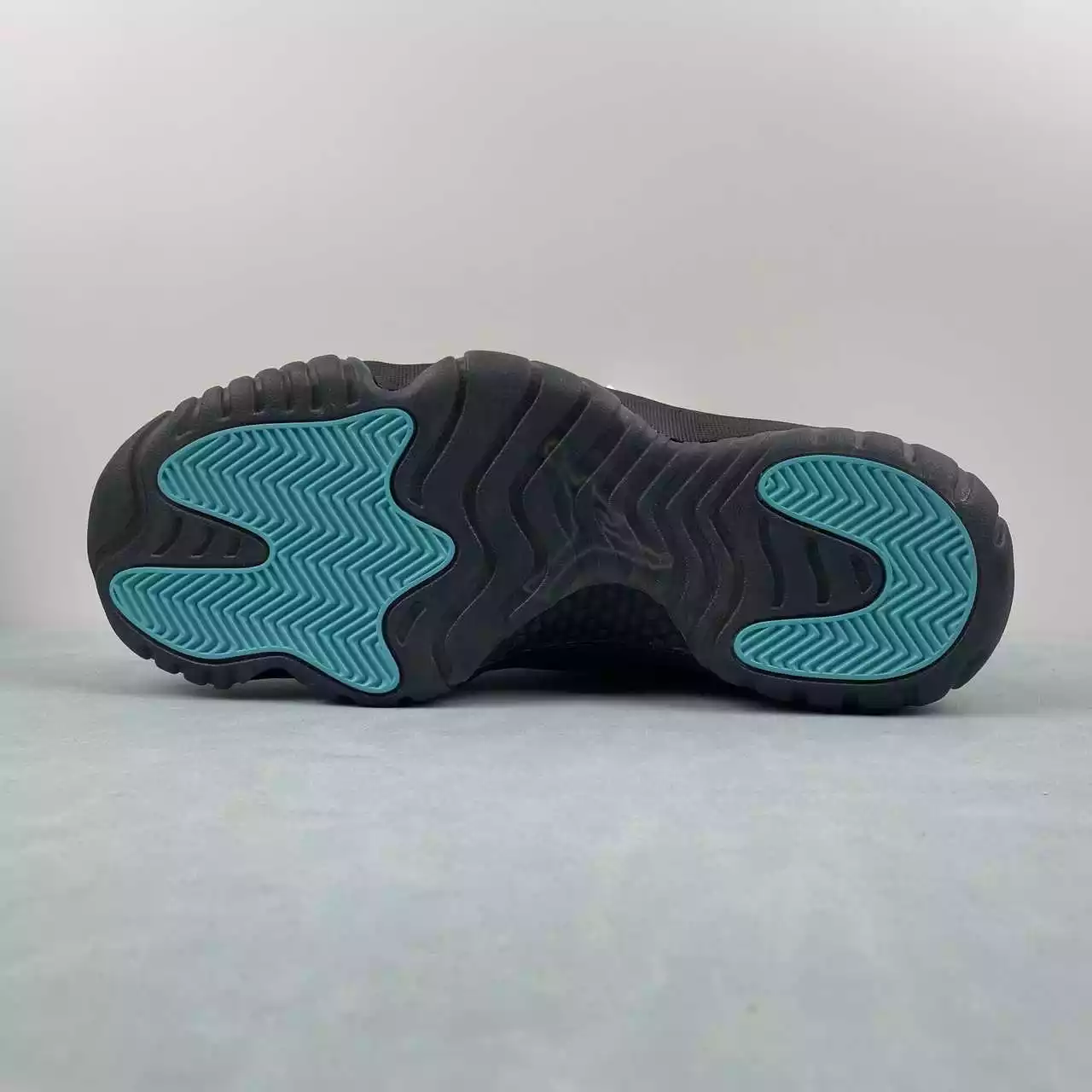 Nike Air Jordan 11 Retro negras - Imagen 6