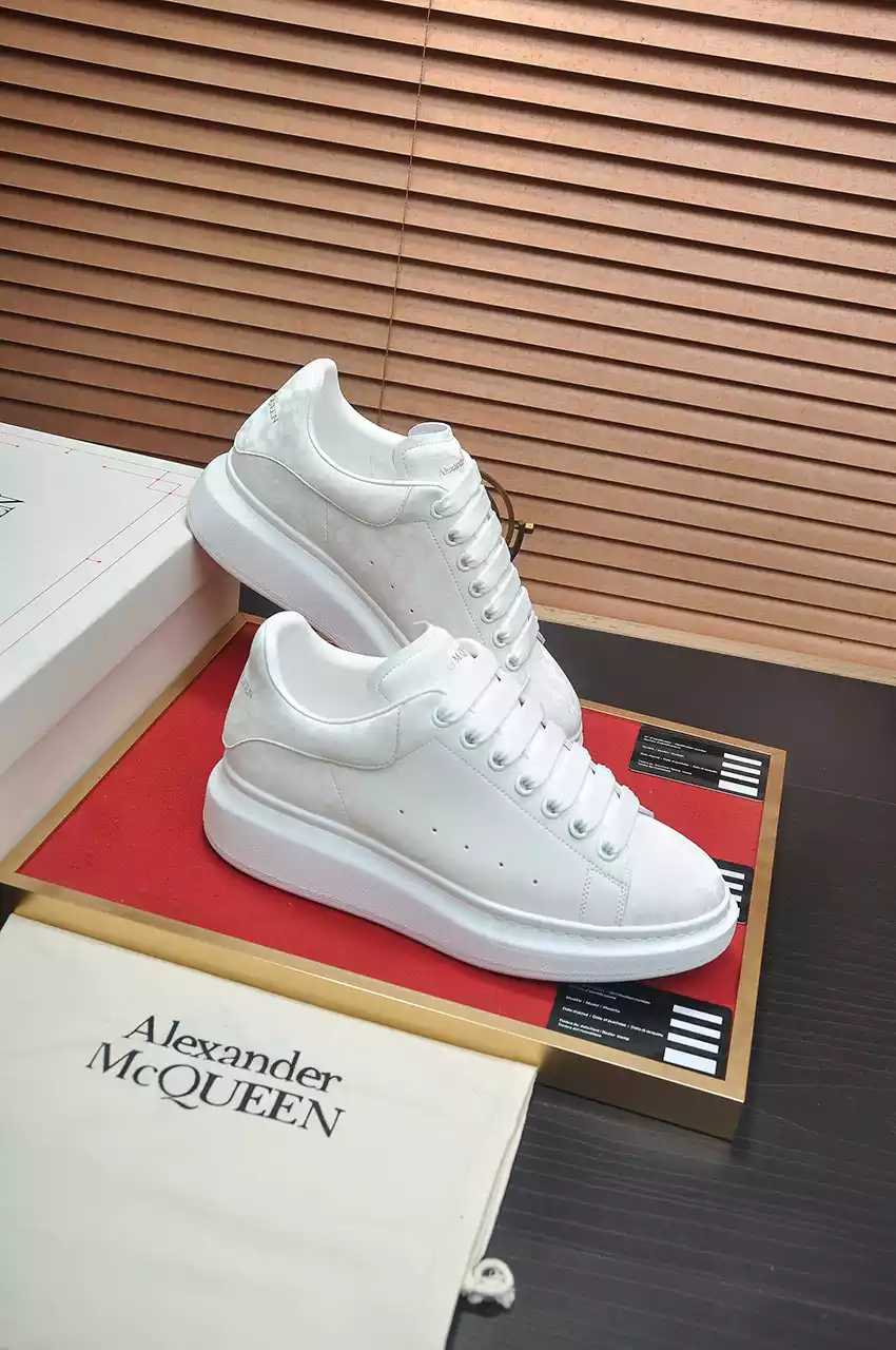Alexander McQueen "White"