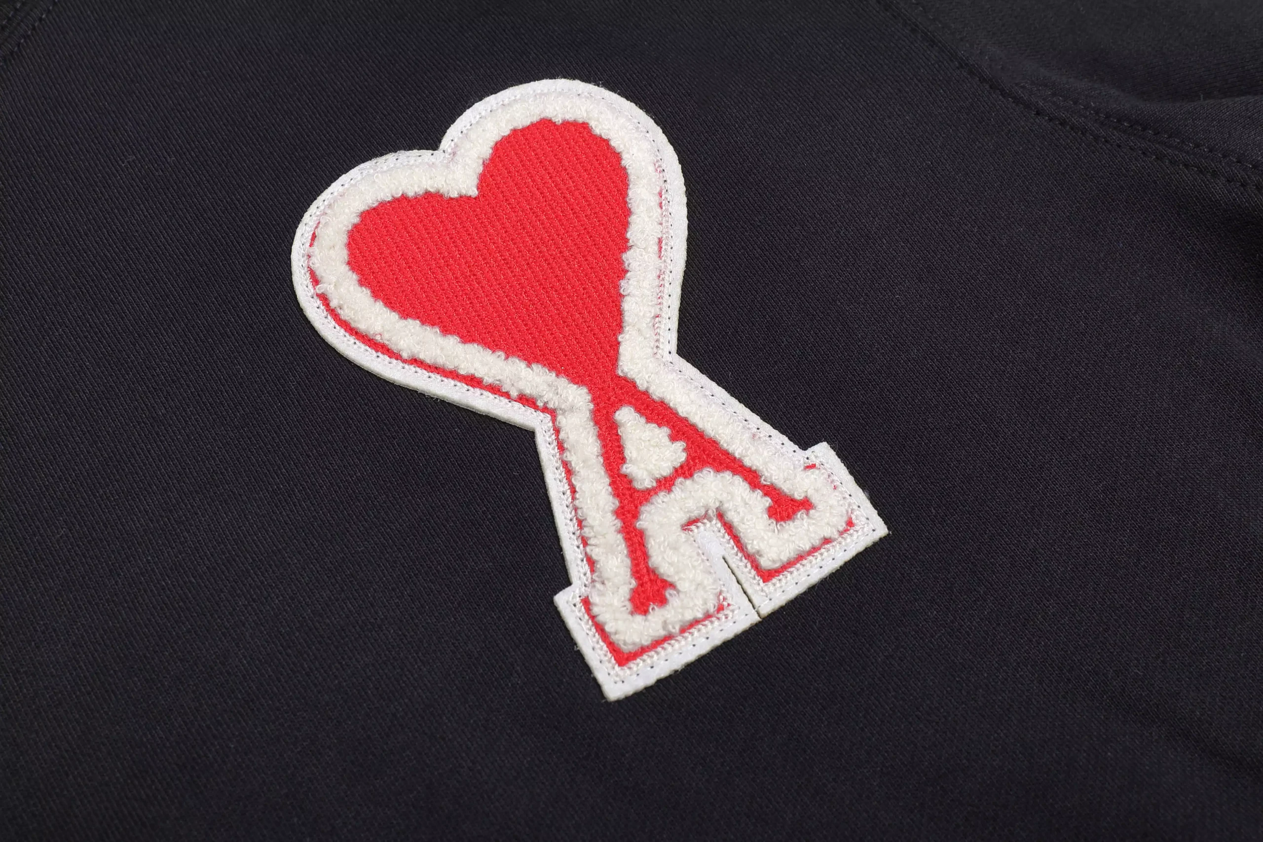 Sudadera con capucha Ami Paris negro logo rojo - Imagen 3