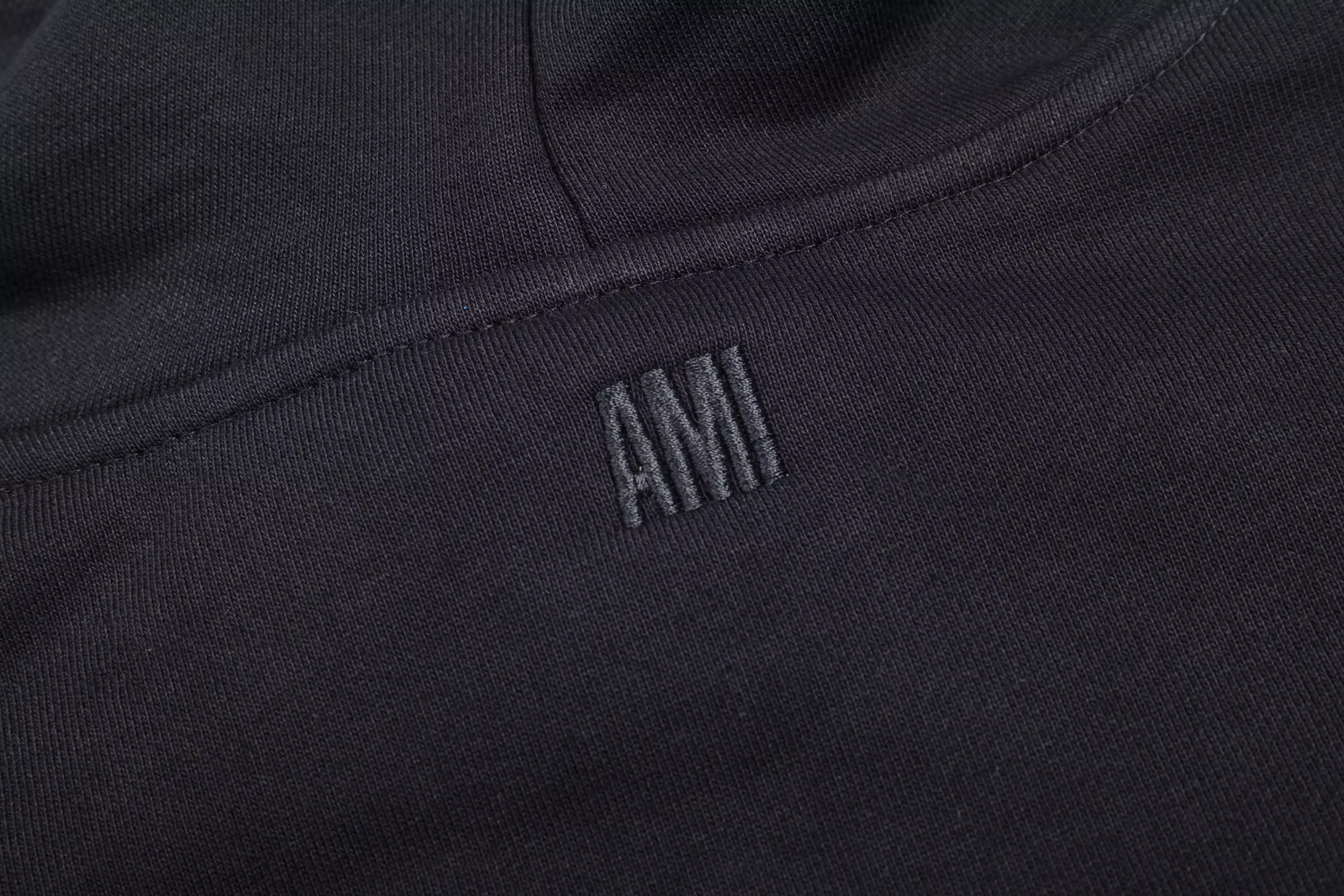 Sudadera con capucha Ami Paris negro logo rojo - Imagen 8