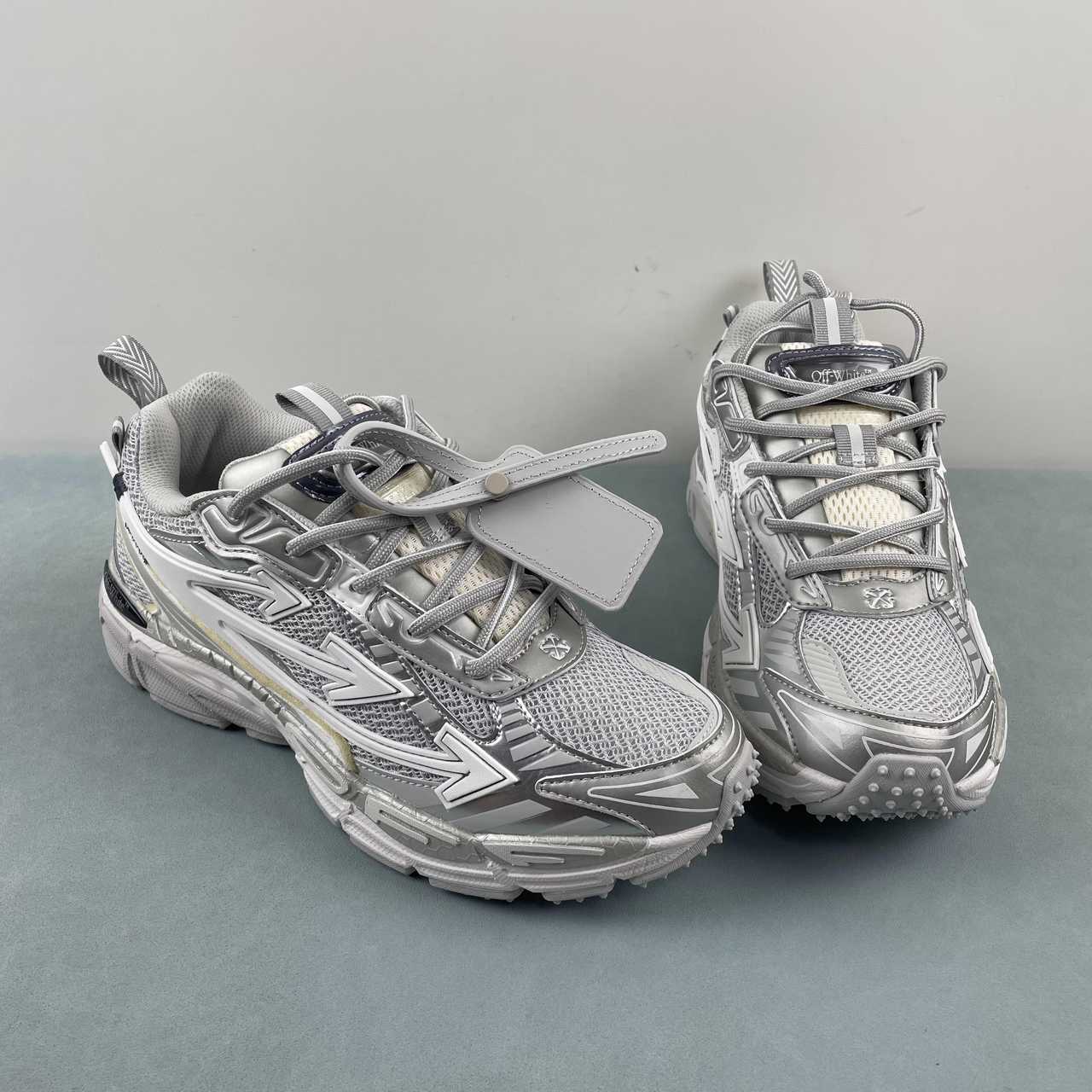 OFF-WHITE "Be Right Back" full grises - Imagen 6