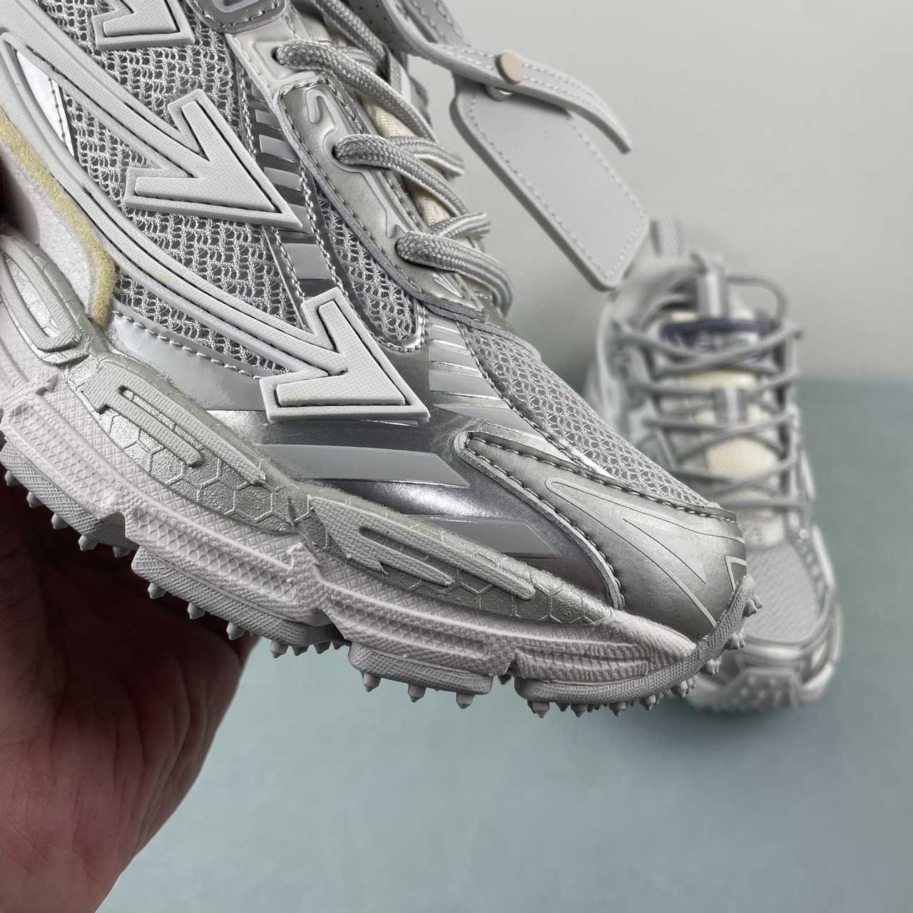 OFF-WHITE "Be Right Back" full grises - Imagen 4