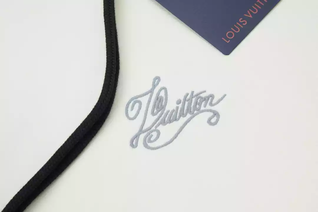 Sudadera con capucha blanca Louis Vuitton - Imagen 4