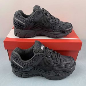 Nike Zoom Vomero 5 negras