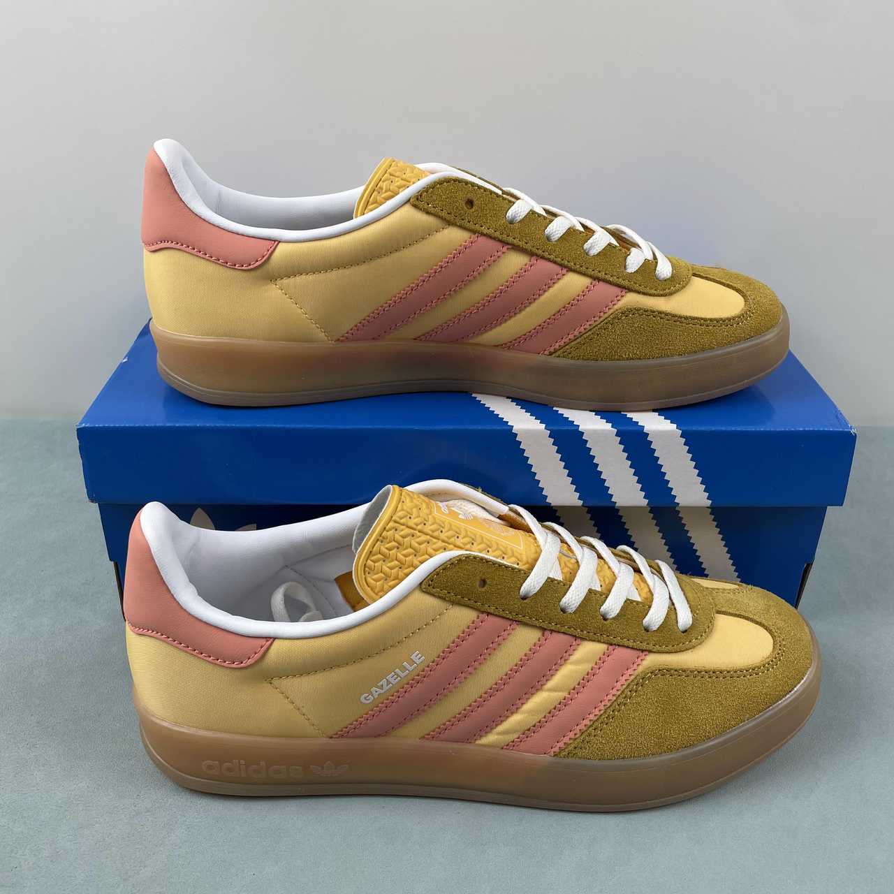 Adidas Gazelle Mostaza (detalle rosa)