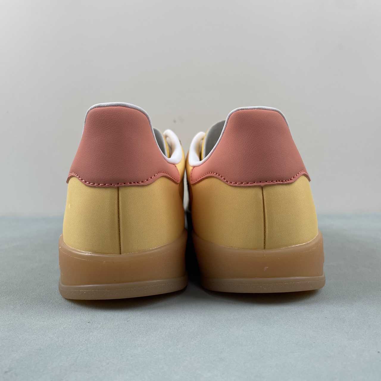 Adidas Gazelle Mostaza (detalle rosa) - Imagen 3