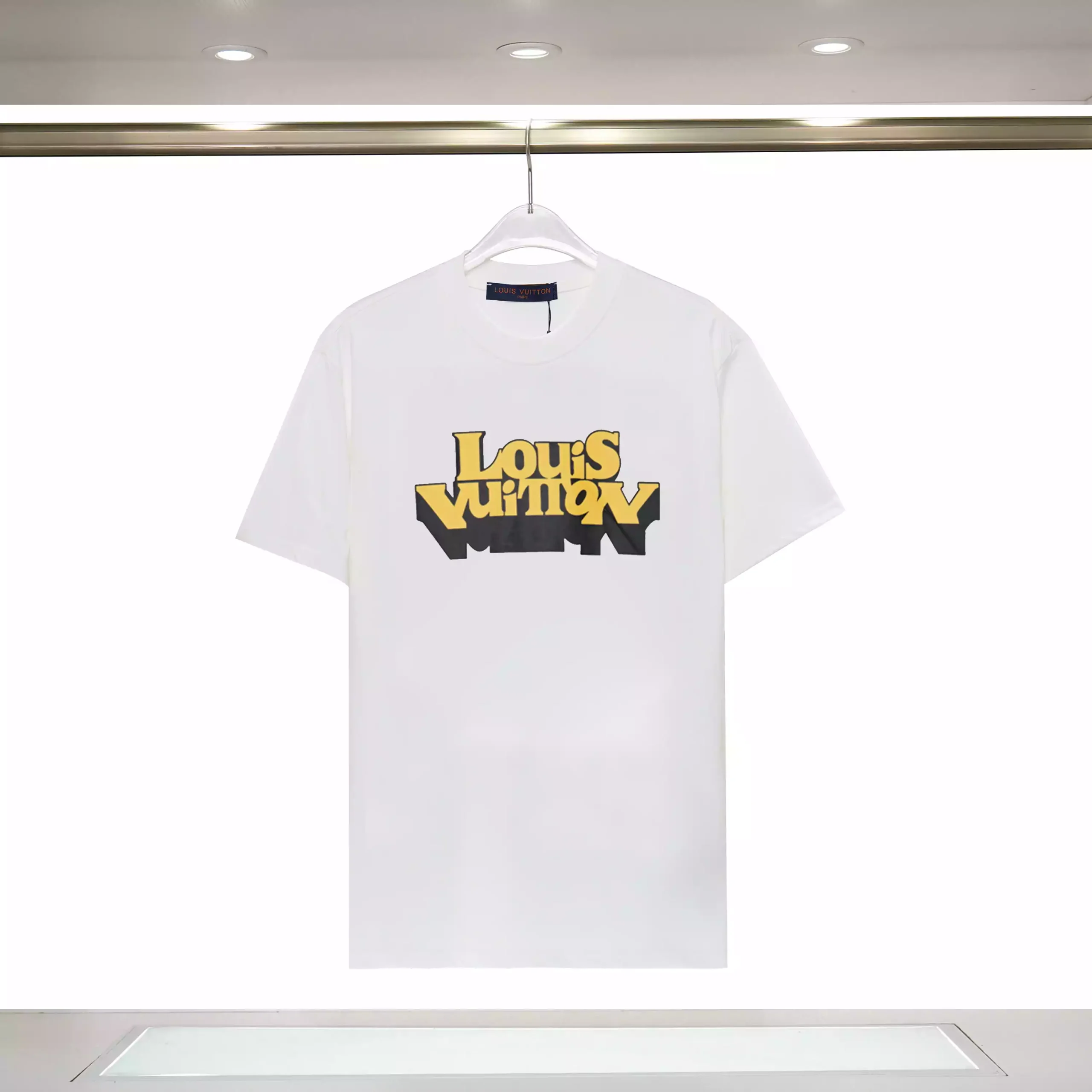 Camiseta Louis Vuitton letras amarillas - Imagen 4