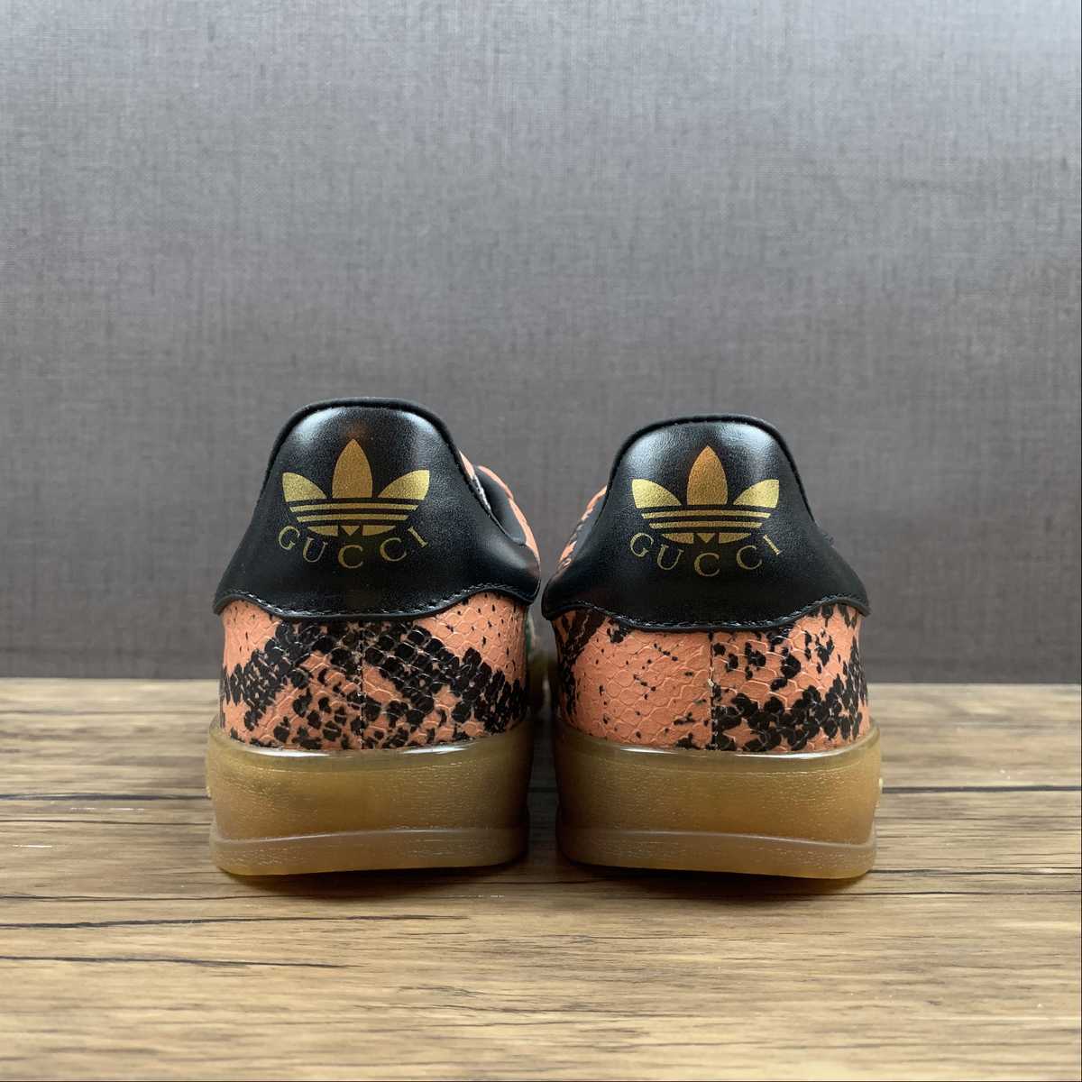 Adidas X Gucci Gazelle Estampado serpiente rosa - Imagen 3