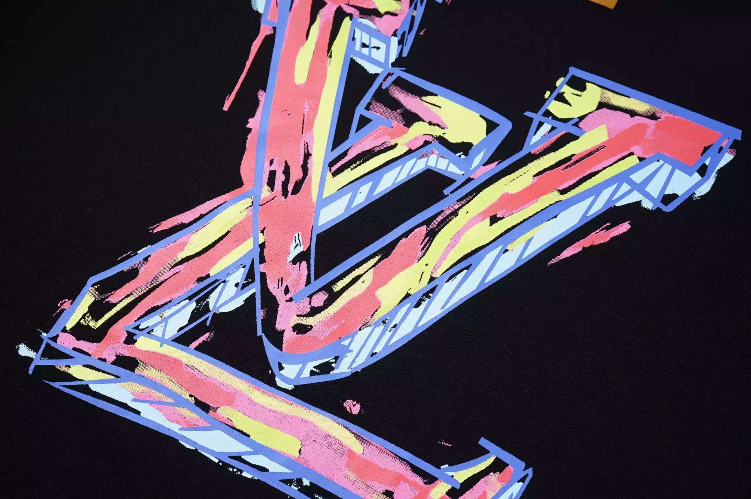 Camiseta Louis Vuitton logo colores - Imagen 6