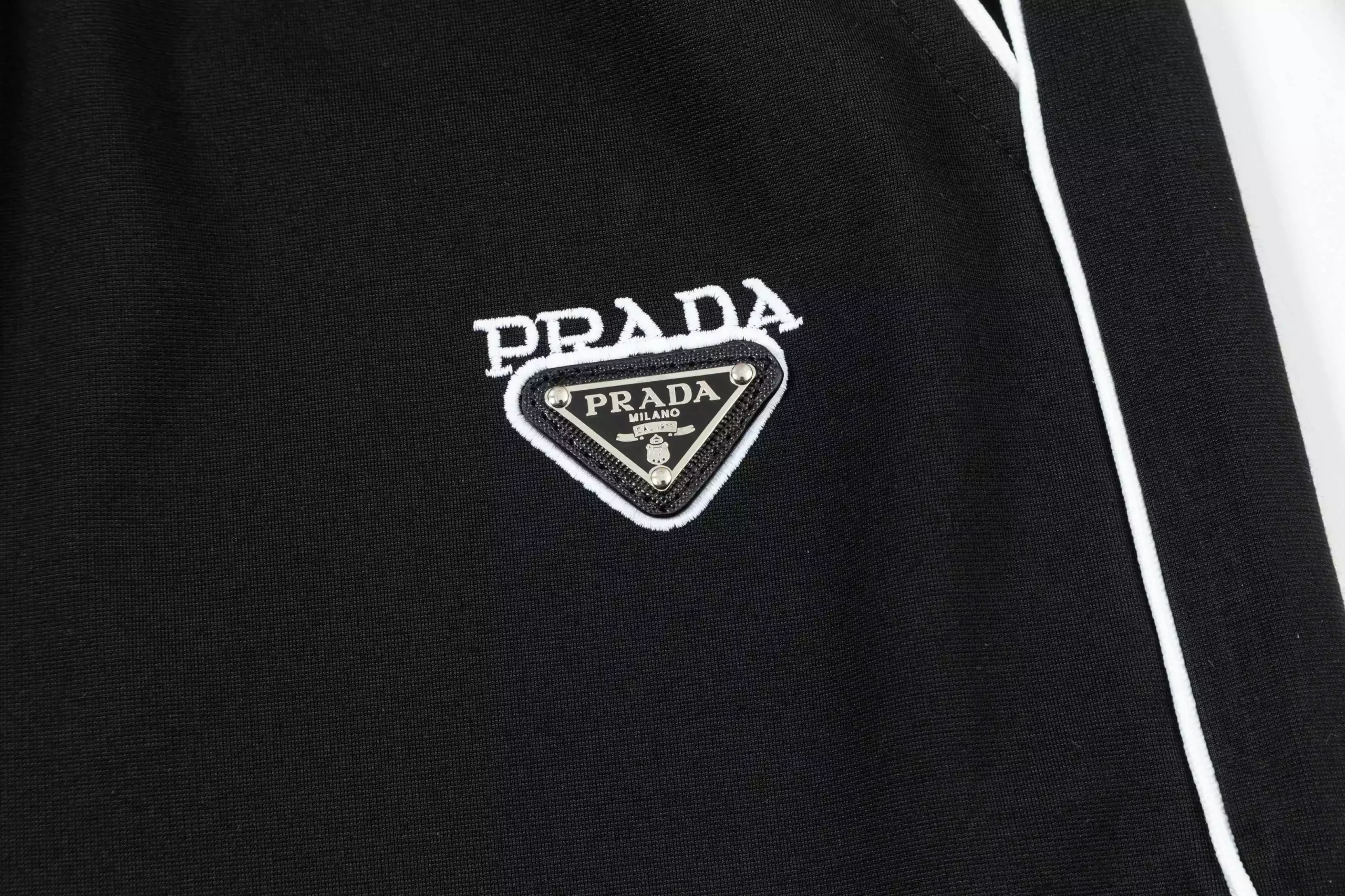 Pantalón corto Prada negro - Imagen 3