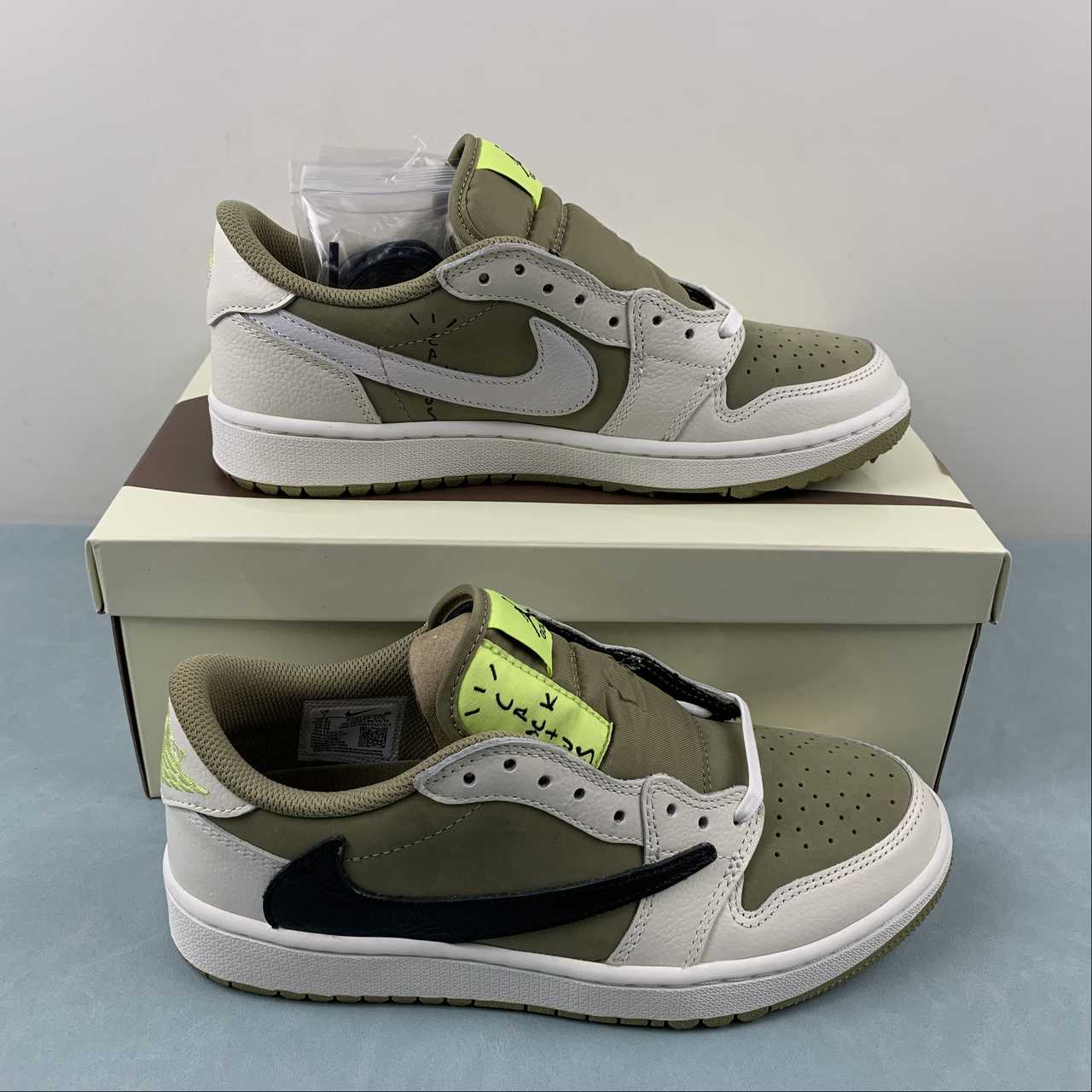 Air Jordan 1 Retro Low x Travis Scott / Medium Olive