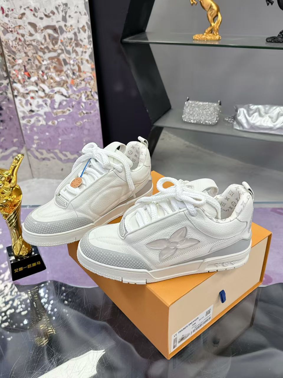 Louis Vuitton Skate gris blanco G5