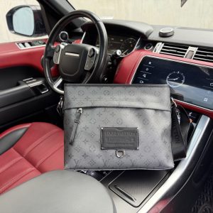 Bandolera Louis Vuitton Gris