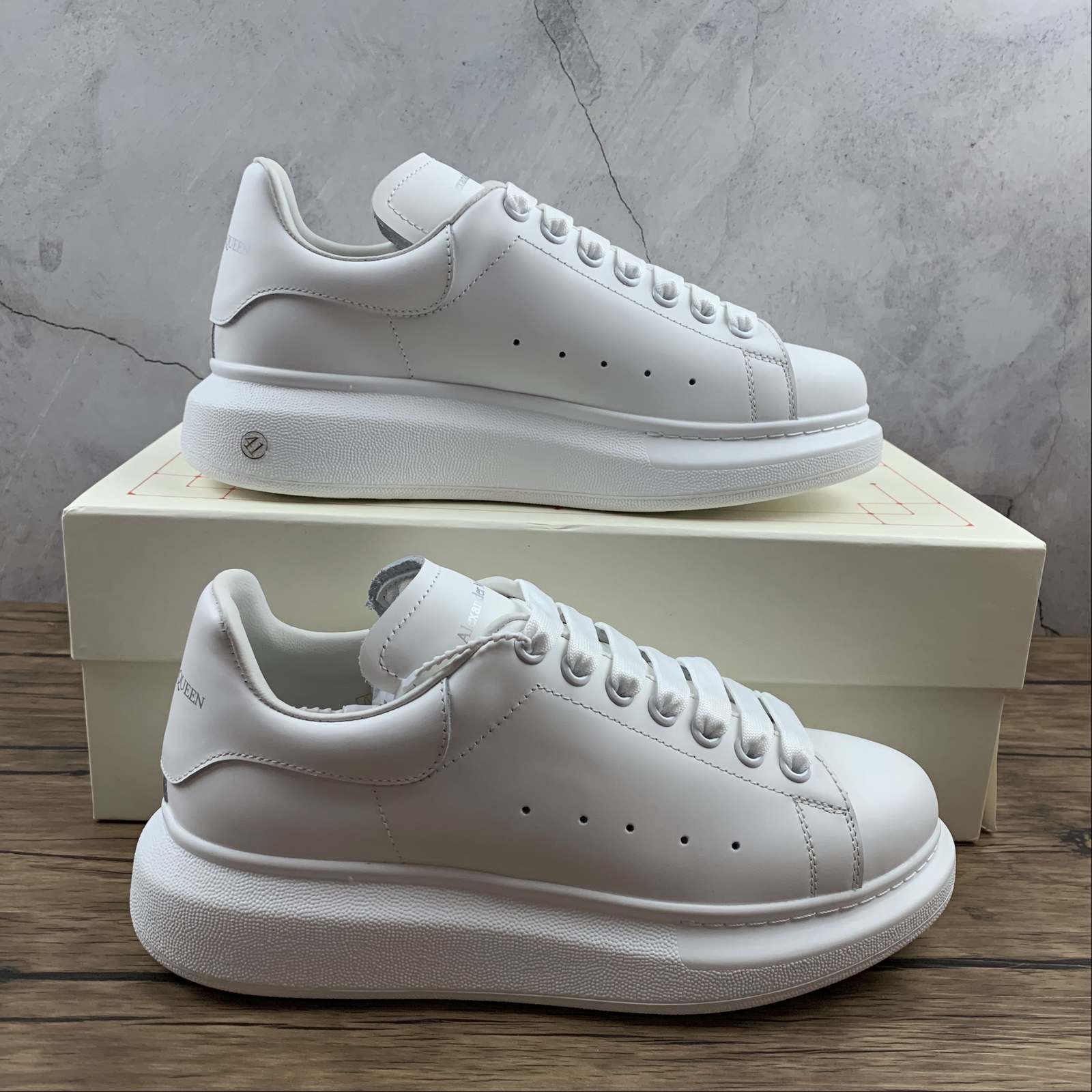 Alexander McQueen Oversize Total White