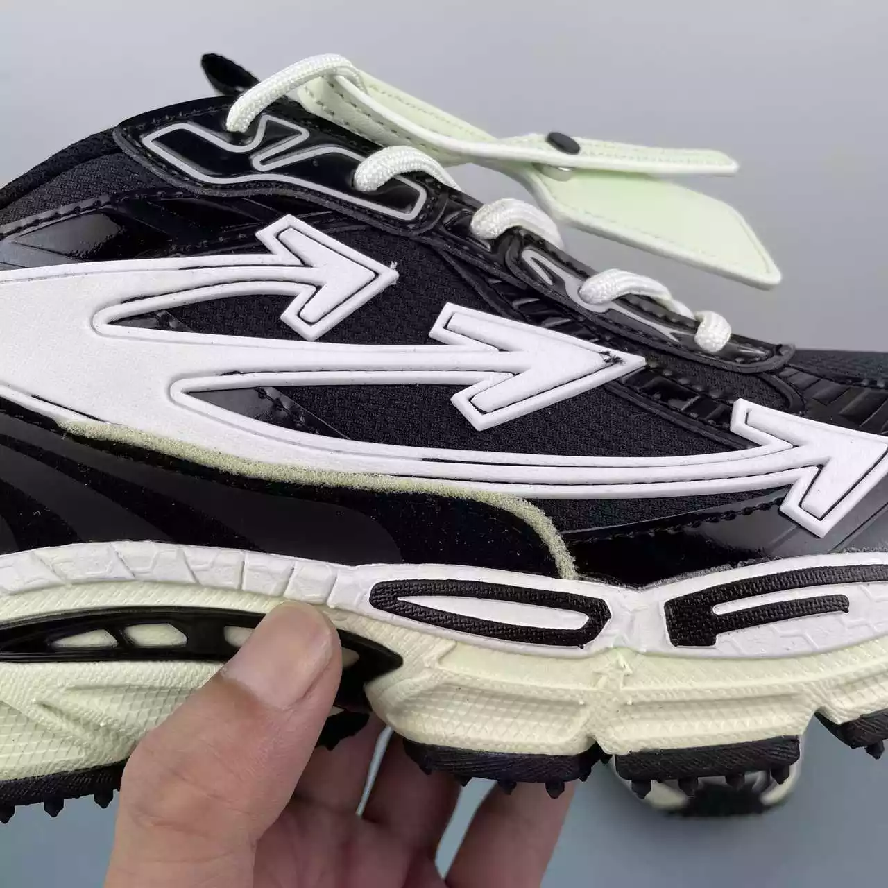 OFF-WHITE Be Right Back Shadow Milk - Imagen 5