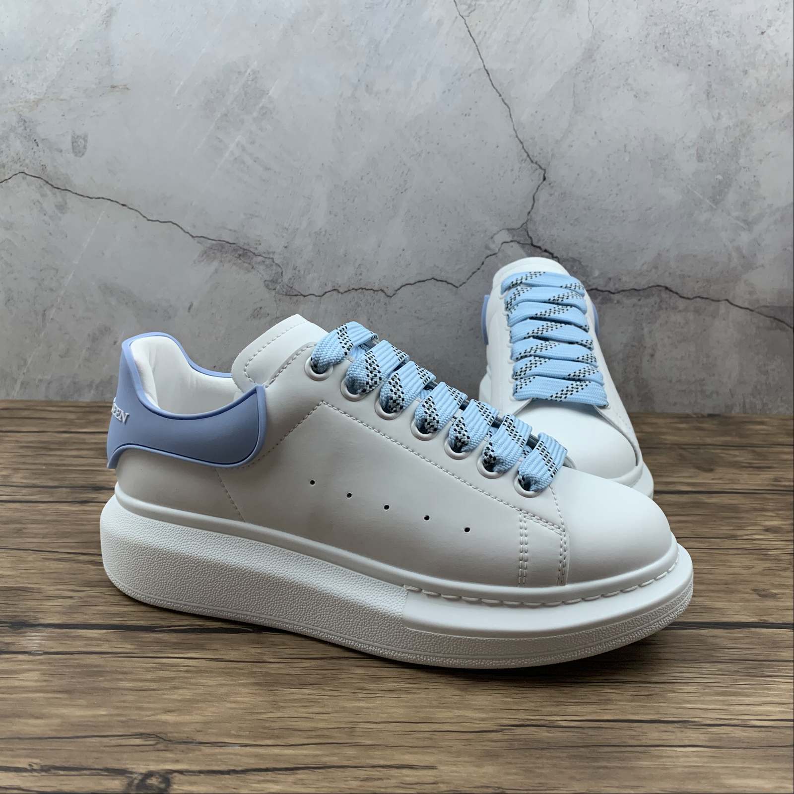 Alexander McQueen Oversize White and Blue - Imagen 3