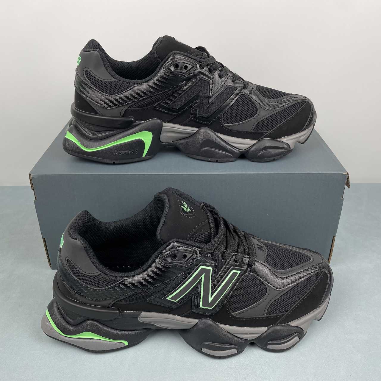 New Balance 9060 Abzorb negras detalle amarillo