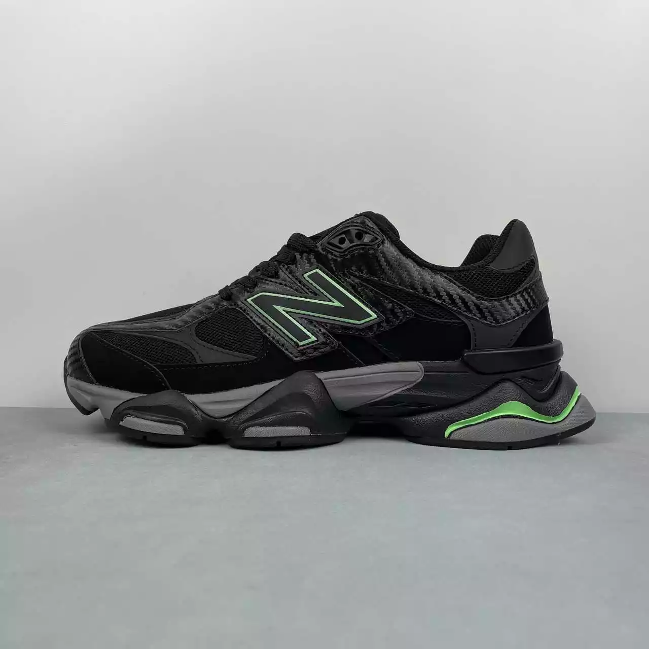 New Balance 9060 Abzorb negras detalle amarillo - Imagen 3
