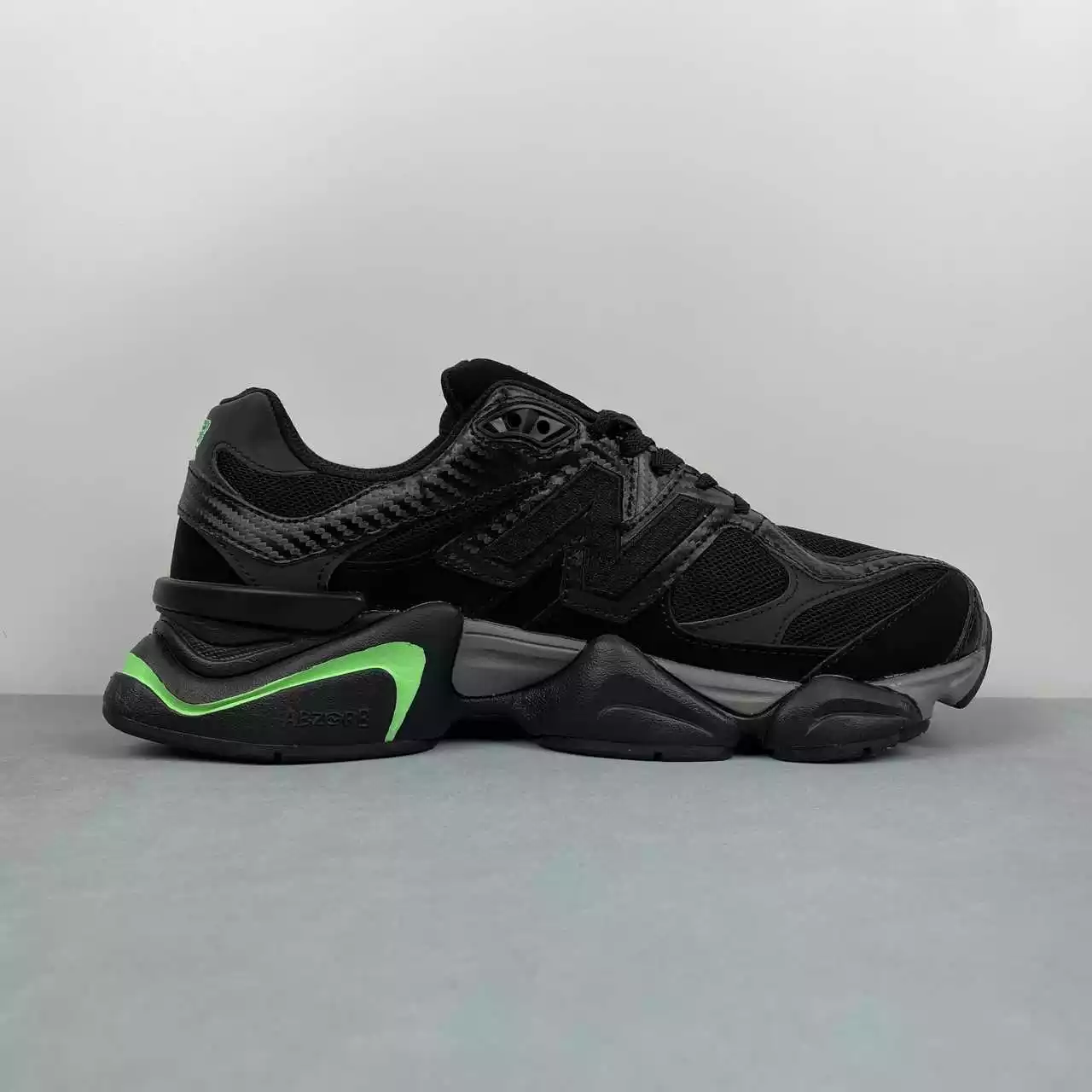 New Balance 9060 Abzorb negras detalle amarillo - Imagen 4