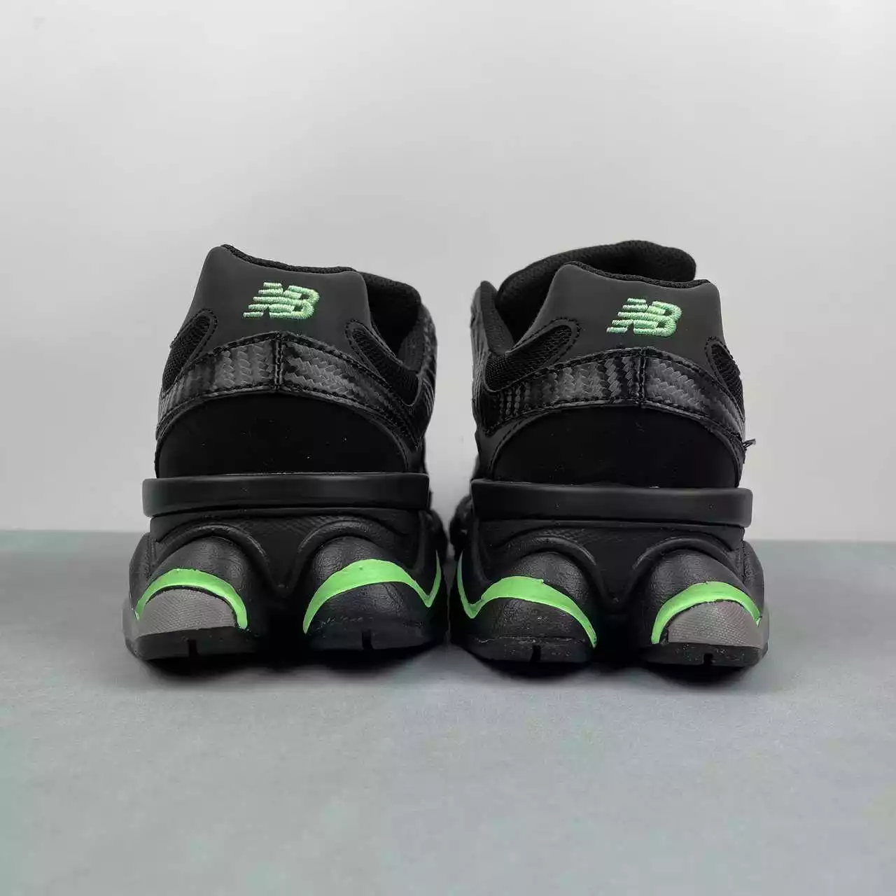 New Balance 9060 Abzorb negras detalle amarillo - Imagen 7