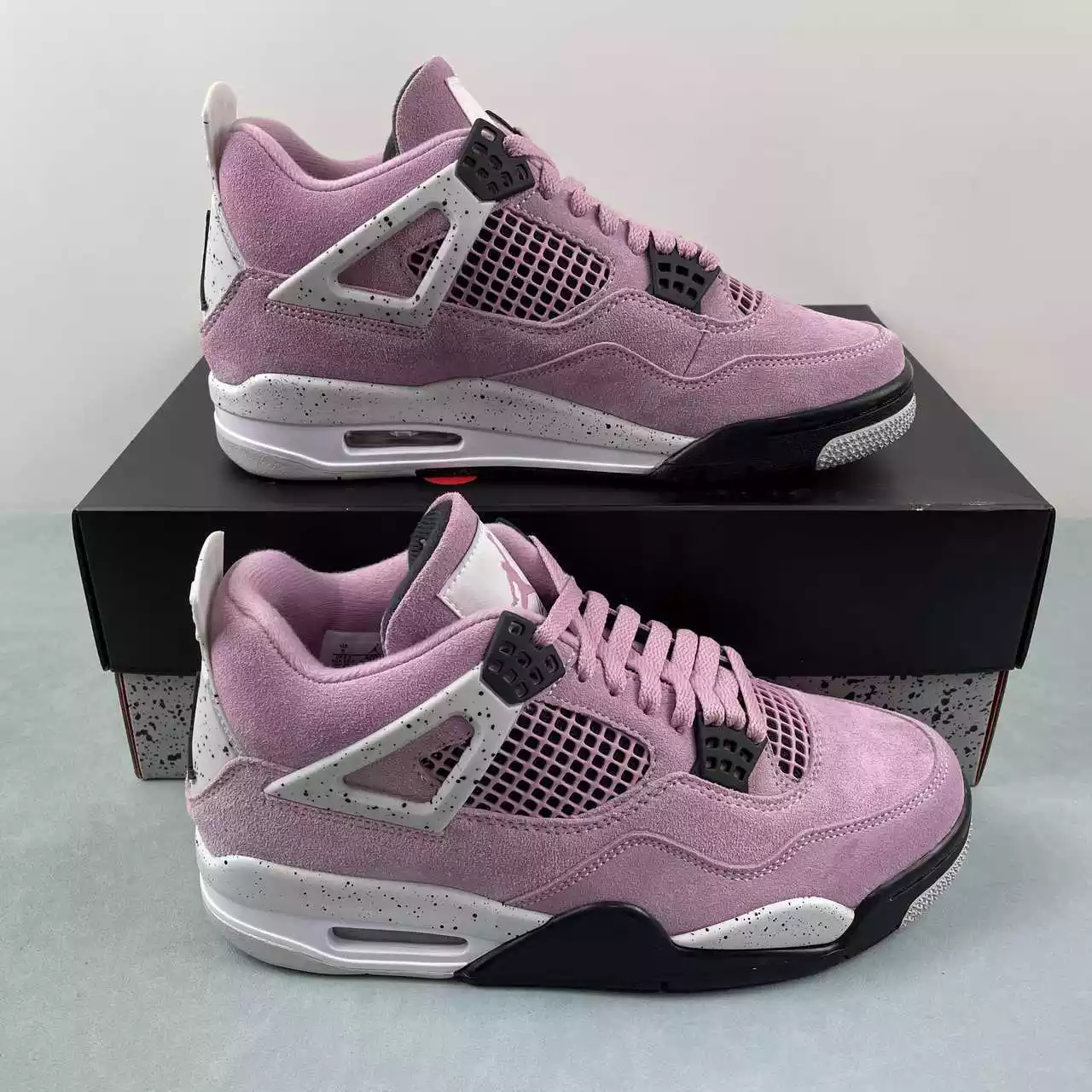 Air Jordan 4 Retro pink