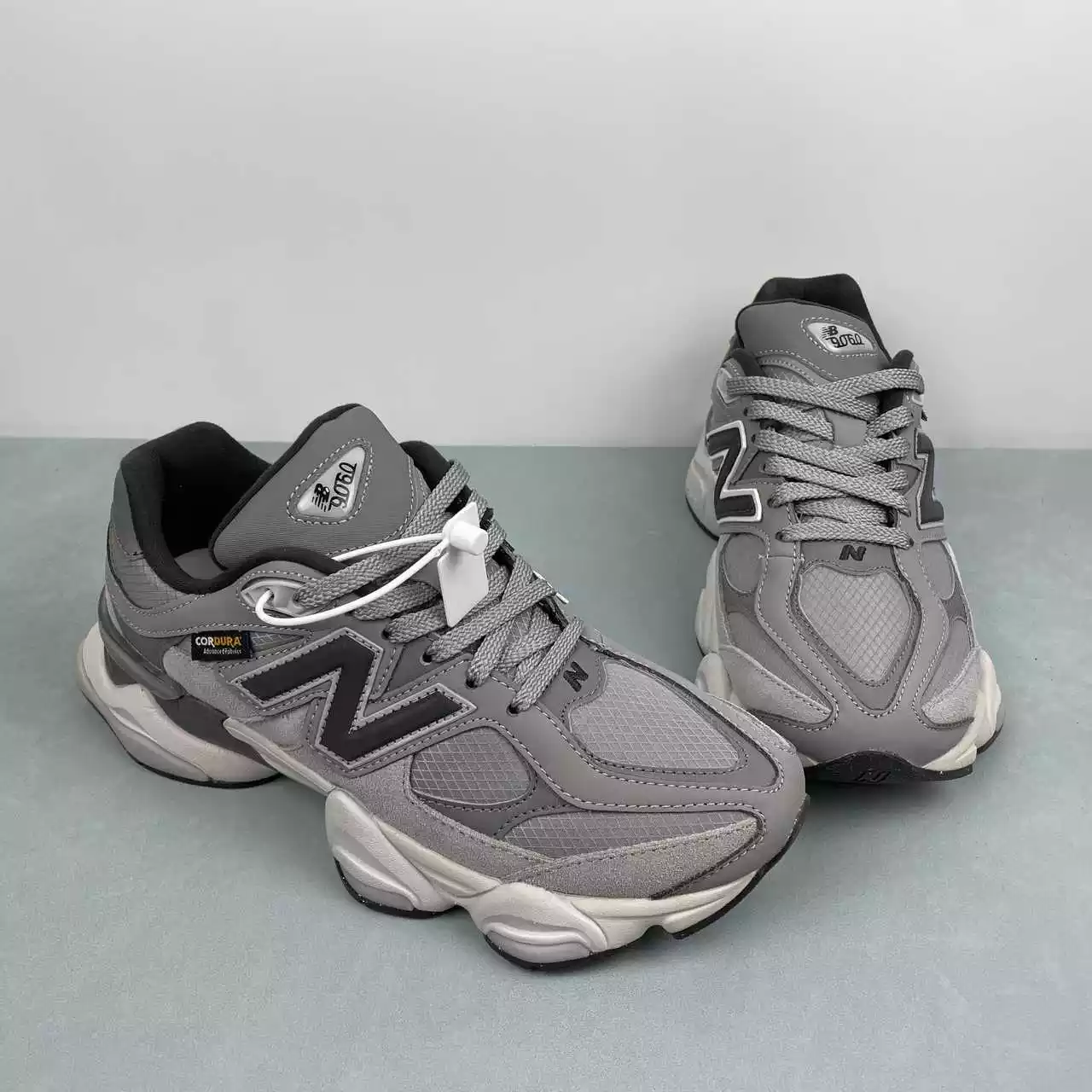 New Balance Cordura 9060 grises - Imagen 2