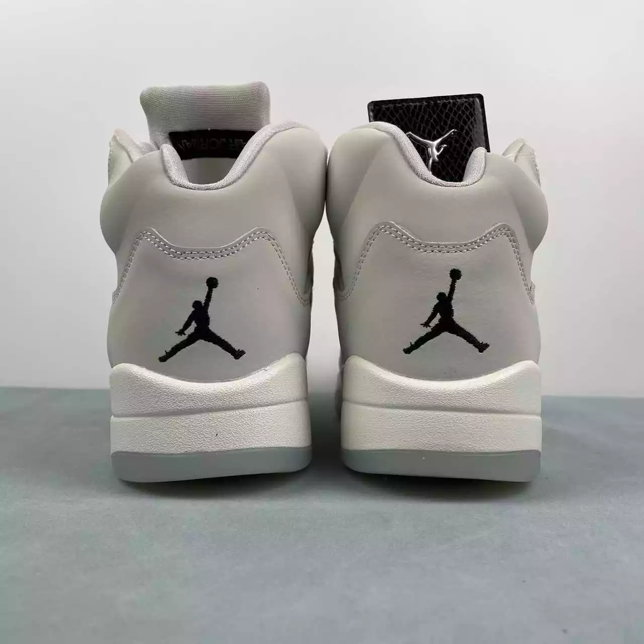 Nike Air Jordan 5 Retro grey - Imagen 3