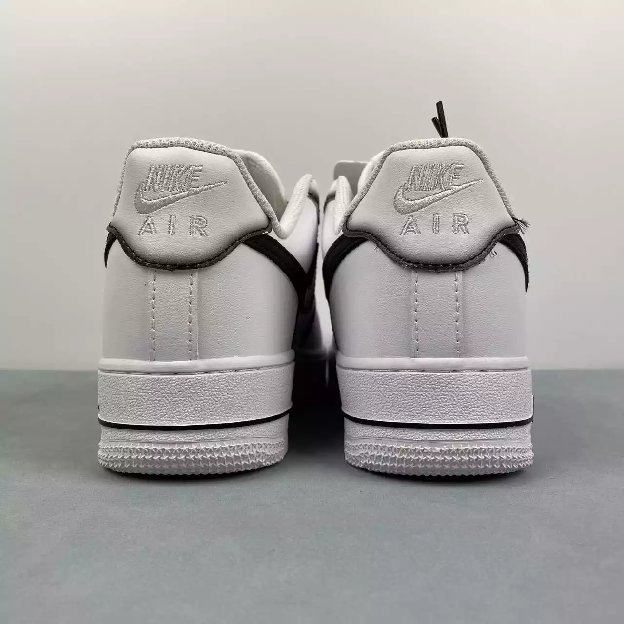 Nike Air Force 1 Low White Black Outline Swoosh - Imagen 3