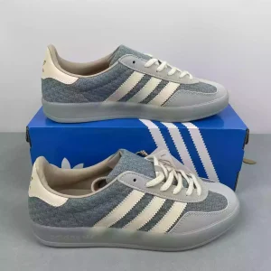 Adidas Gazelle Basic  logo dorado